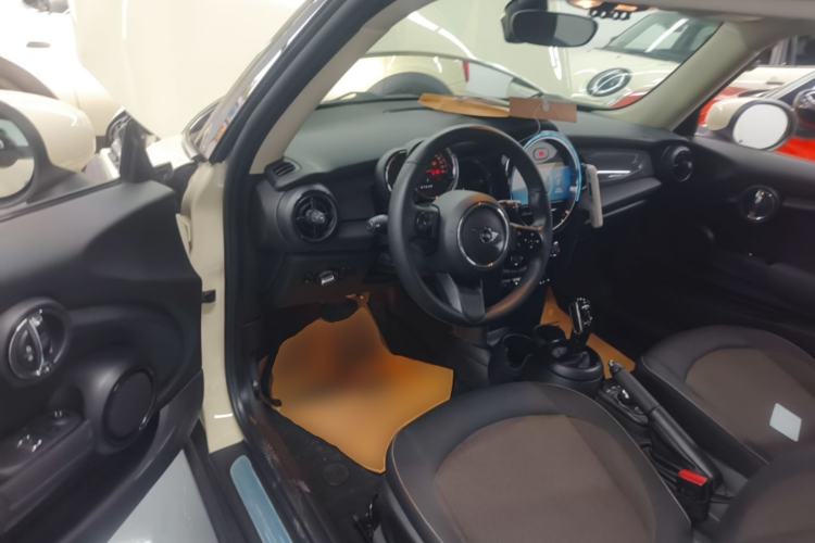 Used MINI 2022 1.5T ONE Center Console