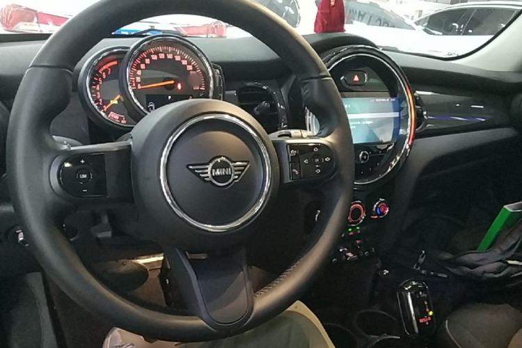Used MINI 2022 1.5T ONE Five-Door PLUS Center Console