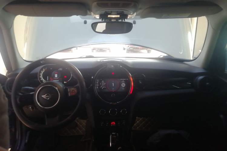 Used MINI 2022 1.5T COOPER Classic Edition Five-Door Version Center Console