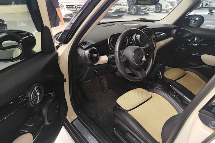 Used MINI 2022 Updated 1.5T COOPER Classic Edition Five-Door Version Driver Seat