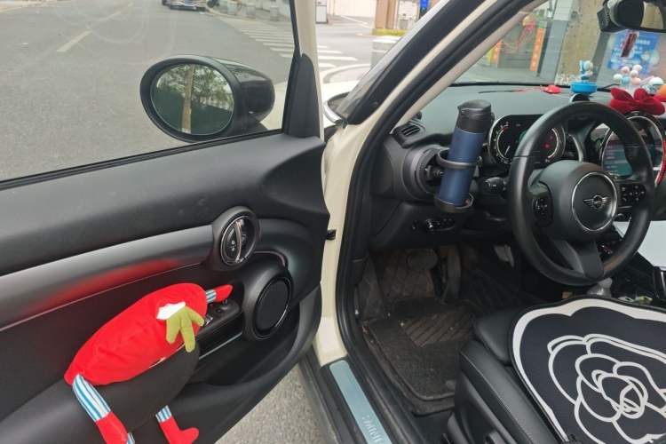 Used MINI 2022 Updated 1.5T COOPER Classic Edition Five-Door Version Driver Seat