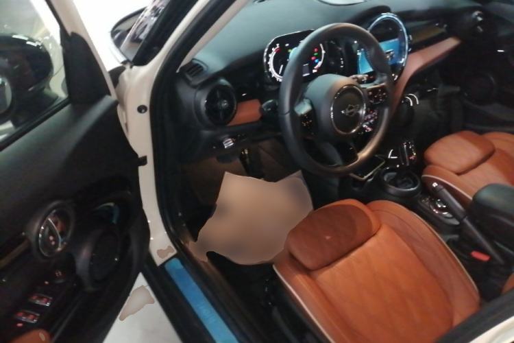 Used MINI 2022 1.5T COOPER Artist Five-Door Edition Driver Seat