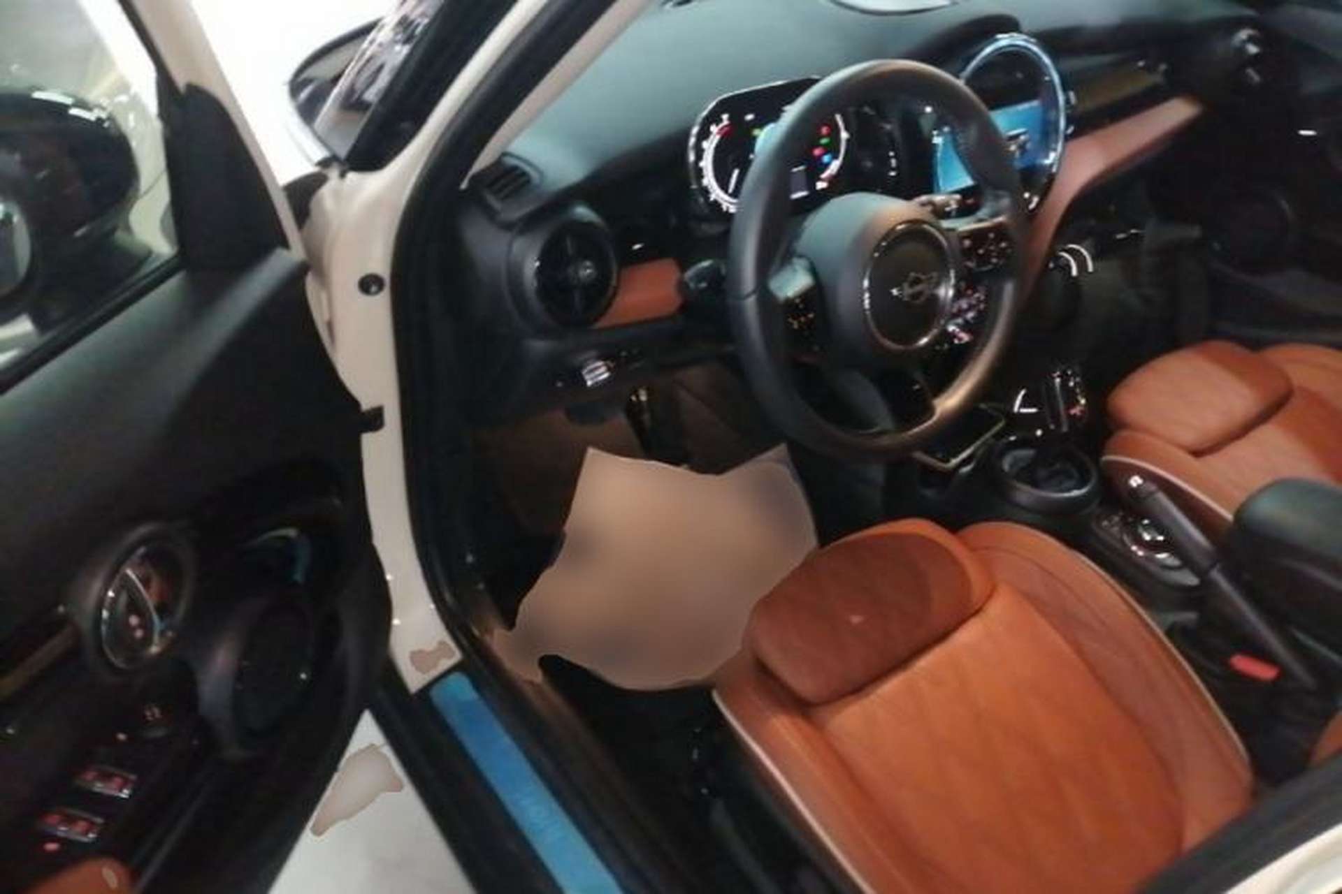 Used MINI 2022 1.5T COOPER Artist Five-Door Edition Driver Seat