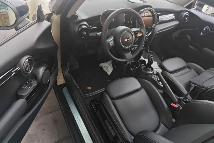 Used MINI 2022 1.5T COOPER Classic Edition Driver Seat
