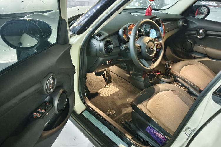 Used MINI 2022 1.5T ONE Five-Door PLUS Driver Seat