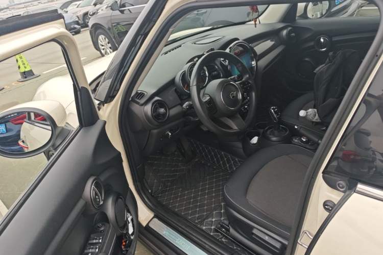 Used MINI 2022 Updated 1.5T ONE Five-Door PLUS Edition Driver Seat