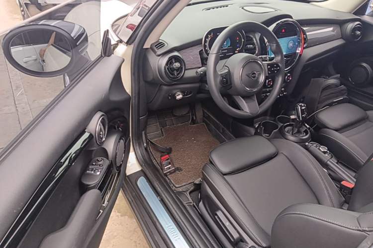Used MINI 2022 1.5T COOPER Classic Edition Driver Seat