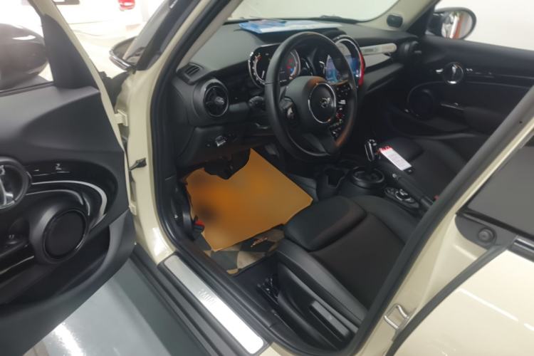 Used MINI 2022 Updated 1.5T COOPER Classic Edition Five-Door Version Driver Seat