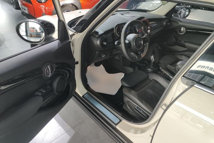 Used MINI 2022 1.5T COOPER Artist Five-Door Edition Driver Seat