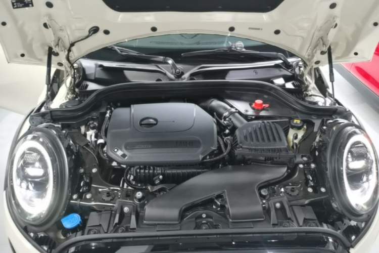 Used MINI 2022 Updated 1.5T COOPER Artist Five-Door Edition Engine Bay