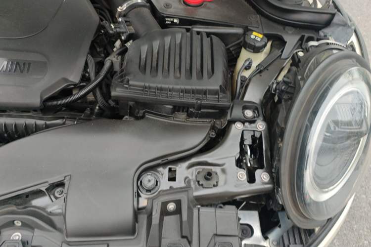 Used MINI 2022 Updated 1.5T COOPER Classic Edition Five-Door Version Engine Bay Left