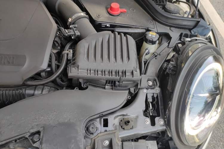 Used MINI 2022 Updated 2.0T COOPER S Classic Edition Five-Door Version Engine Bay Left