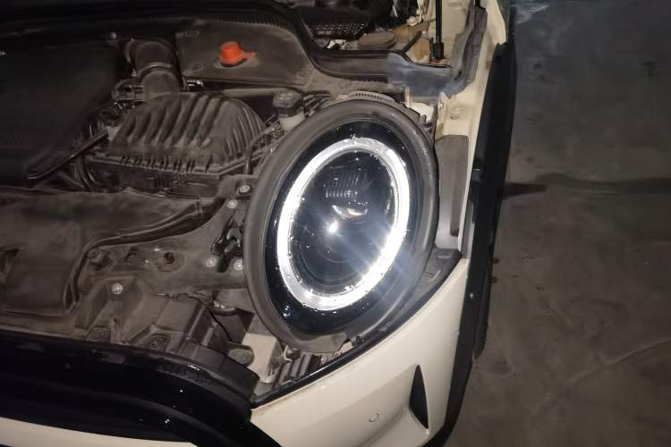 Used MINI 2022 Updated 1.5T COOPER Artist Five-Door Edition Engine Bay Left