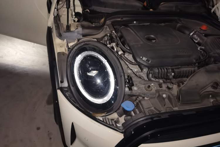 Used MINI 2022 Updated 1.5T COOPER Artist Five-Door Edition Engine Bay Right