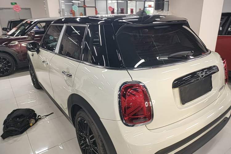 Used MINI 2022 Updated 1.5T COOPER Artist Five-Door Edition Exterior 2