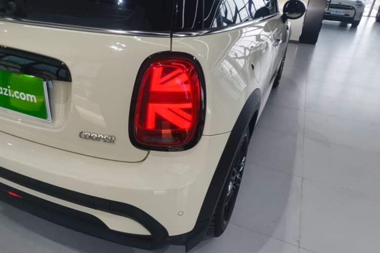 Used MINI 2022 1.5T COOPER Classic Edition Exterior 3