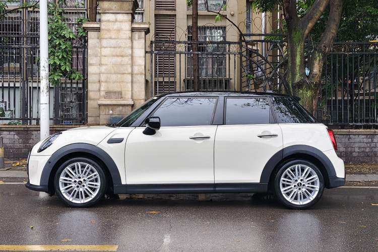 Used MINI 2022 Updated 1.5T COOPER Classic Edition Five-Door Version Exterior 3