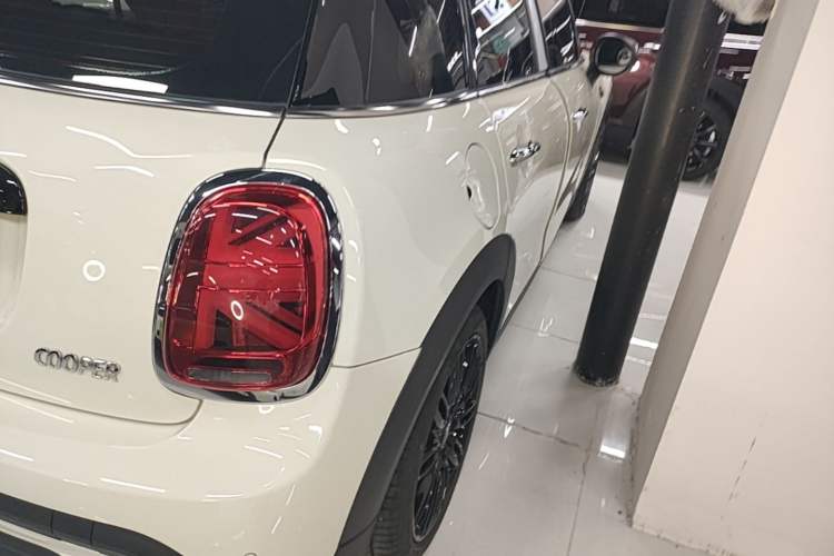 Used MINI 2022 Updated 1.5T COOPER Artist Five-Door Edition Exterior 3