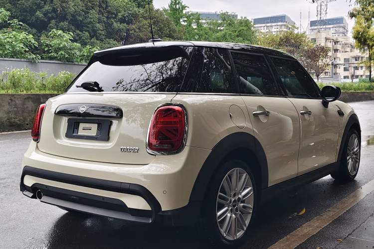 Used MINI 2022 Updated 1.5T COOPER Classic Edition Five-Door Version Exterior 4