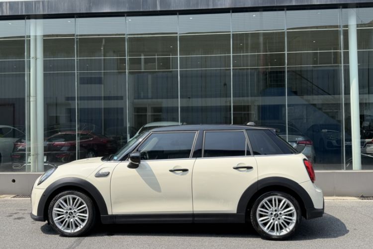 Used MINI 2022 Updated 1.5T COOPER Classic Edition Five-Door Version Exterior 4