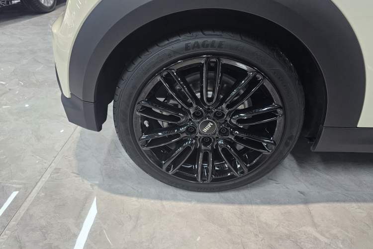 Used MINI 2022 Updated 1.5T COOPER Artist Exterior 5