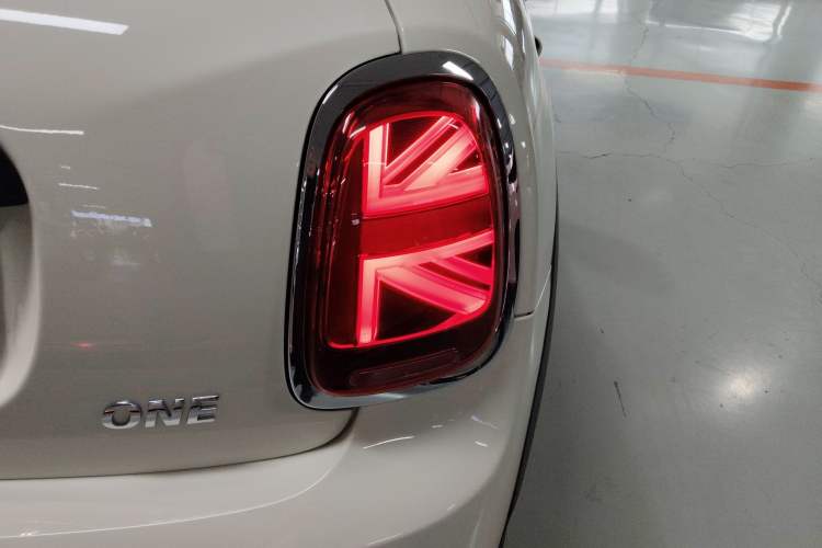 Used MINI 2022 Updated 1.5T ONE Five-Door PLUS Edition Exterior 6