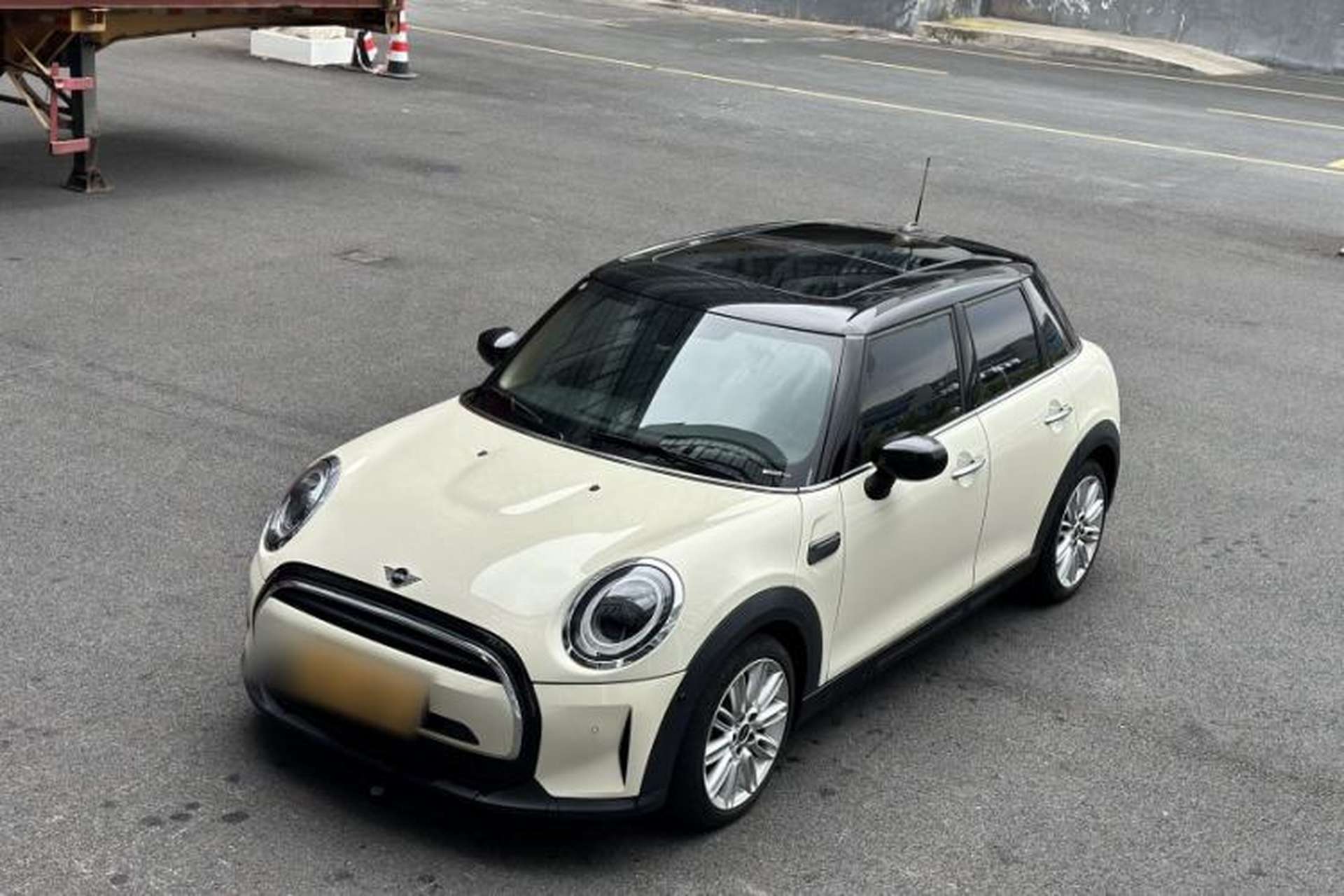 Used MINI 2022 1.5T COOPER Classic Edition Five-Door Version Front Left 45 Deg