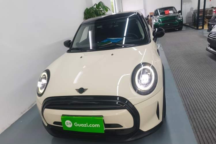 Used MINI 2022 Updated 1.5T COOPER Classic Edition Five-Door Version Front