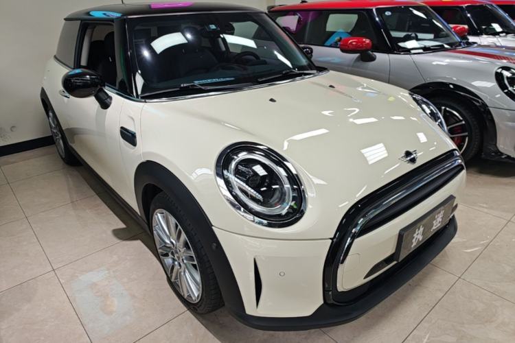 Used MINI 2022 1.5T COOPER Classic Edition Front Right 45 Deg