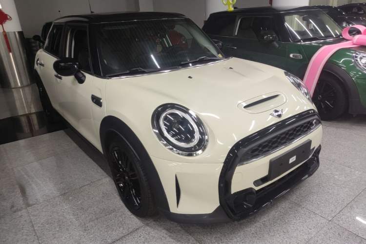 Used MINI 2022 2.0T COOPER S Classic Edition Five-Door Version Front Right 45 Deg
