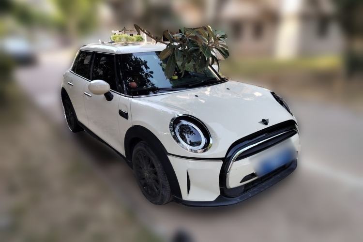Used MINI 2022 Updated 1.5T ONE Five-Door PLUS Edition Front Right 45 Deg
