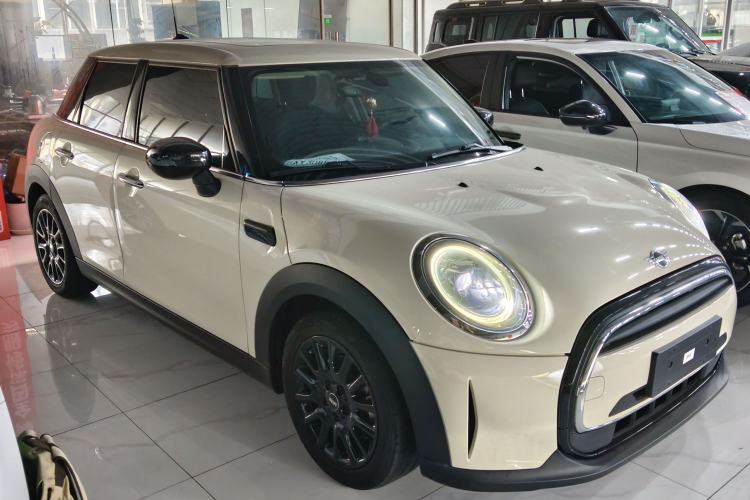 Used MINI 2022 1.5T ONE Five-Door PLUS Front Right 45 Deg