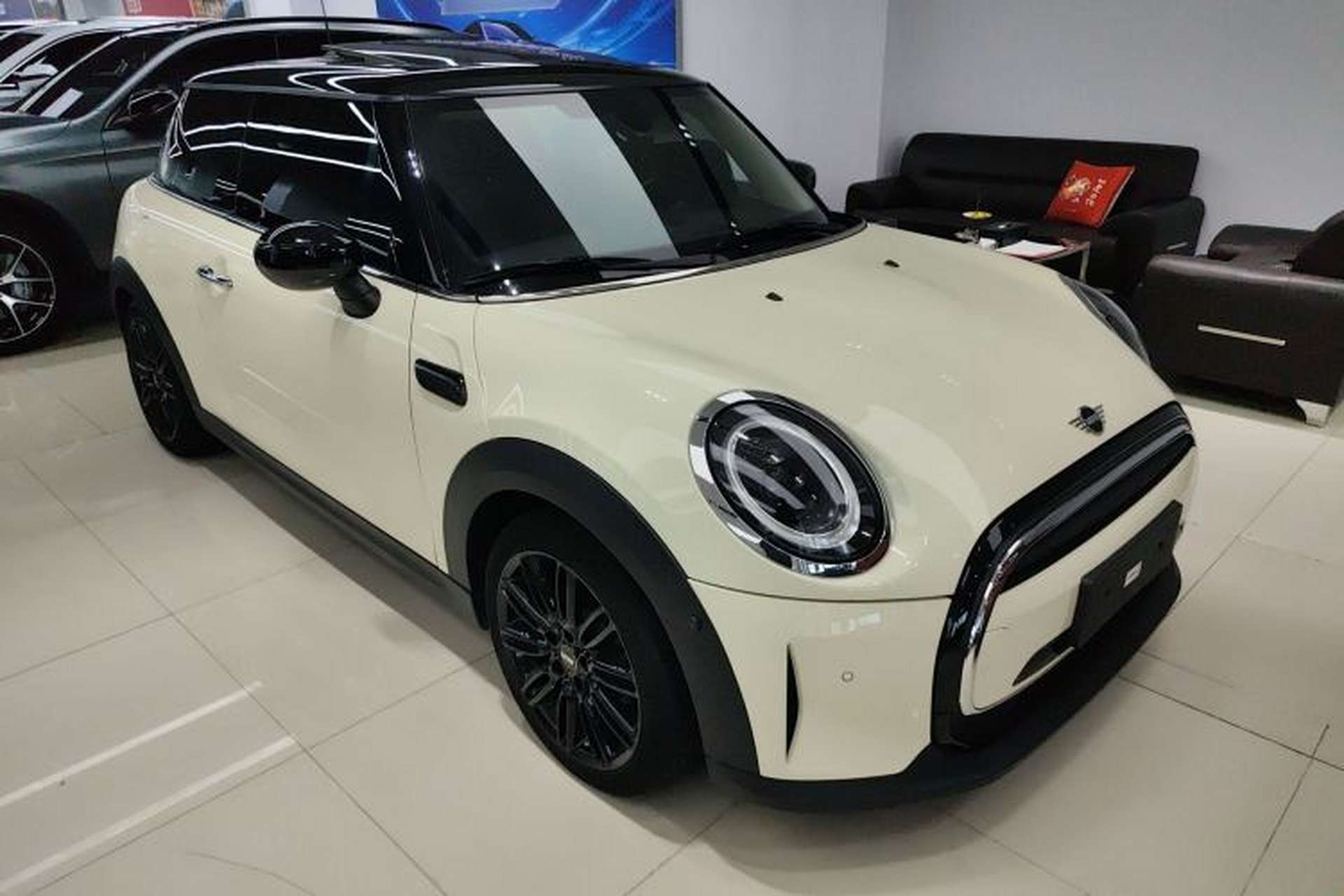 Used MINI 2022 1.5T COOPER Artist Front Right 45 Deg