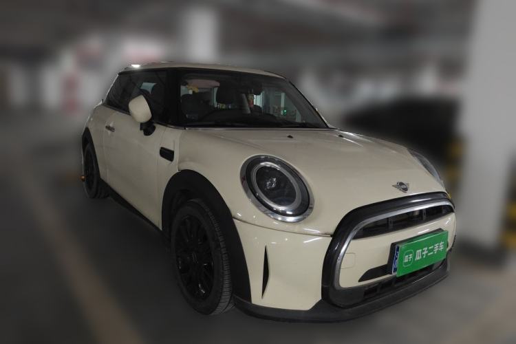 Used MINI 2022 1.5T ONE Front Right 45 Deg