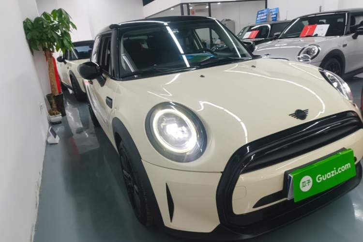 Used MINI 2022 Updated 1.5T COOPER Classic Edition Five-Door Version Front Right 45 Deg