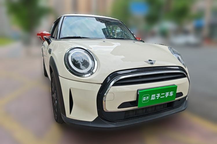 Used MINI 2022 1.5T ONE Front Right 45 Deg