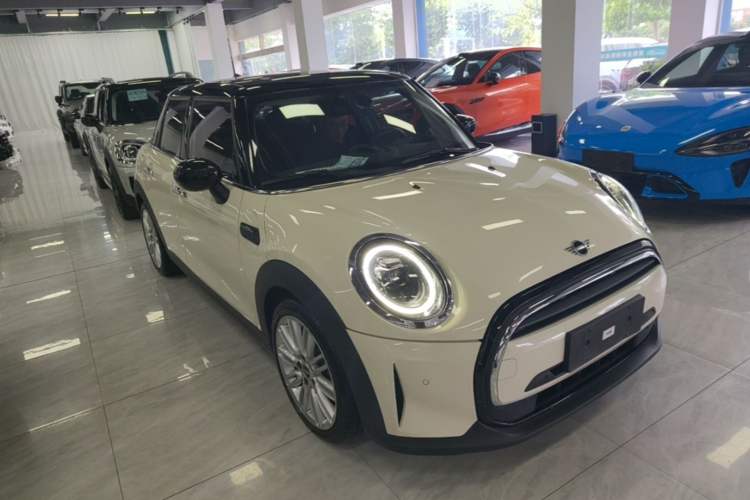 Used MINI 2022 1.5T COOPER Classic Edition Five-Door Version Front Right 45 Deg