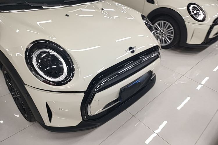 Used MINI 2022 Updated 1.5T COOPER Artist Five-Door Edition Front
