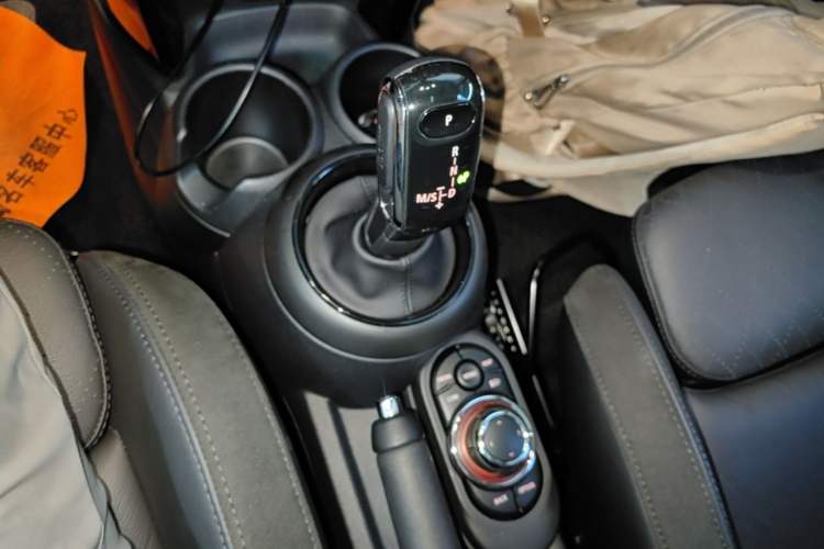 Used MINI 2022 1.5T COOPER Artist Gear Lever