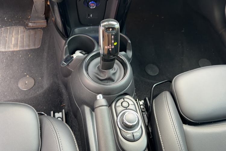 Used MINI 2022 Updated 1.5T COOPER Classic Edition Gear Lever