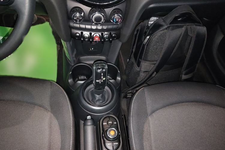 Used MINI 2022 Updated 1.5T ONE Five-Door PLUS Edition Gear Lever