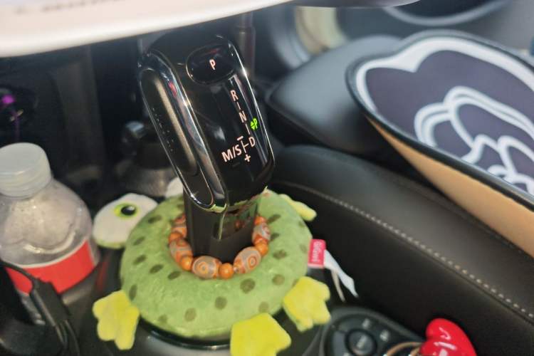 Used MINI 2022 Updated 1.5T COOPER Classic Edition Five-Door Version Gear Lever