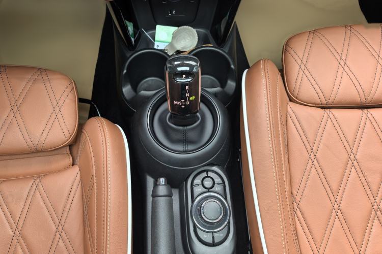 Used MINI 2022 1.5T COOPER Artist Five-Door Edition Gear Lever