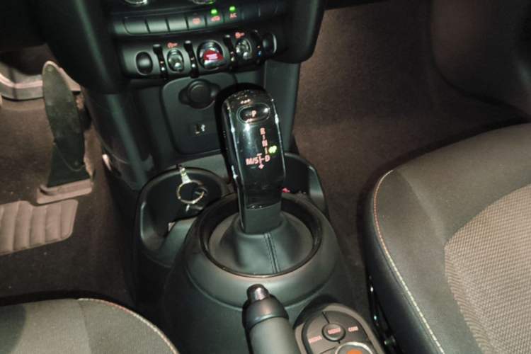 Used MINI 2022 1.5T ONE Five-Door PLUS Gear Lever