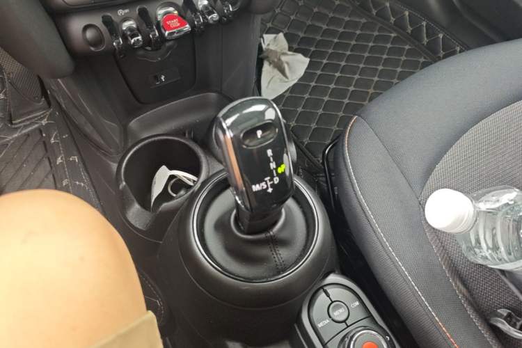 Used MINI 2022 Updated 1.5T ONE Five-Door PLUS Edition Gear Lever