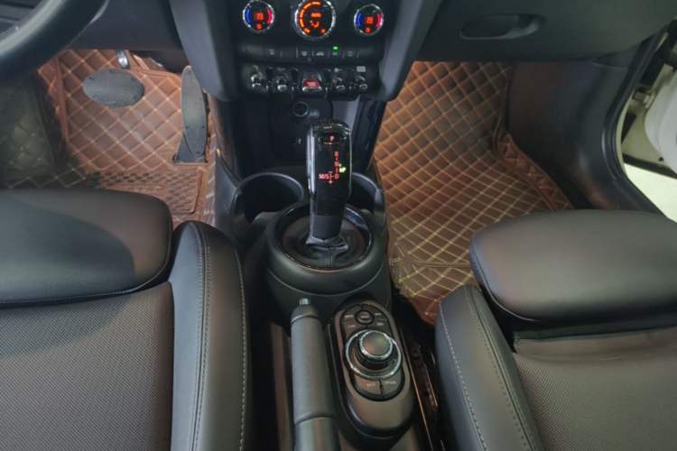 Used MINI 2022 1.5T COOPER Classic Edition Five-Door Version Gear Lever