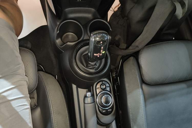 Used MINI 2022 1.5T COOPER Artist Five-Door Edition Gear Lever