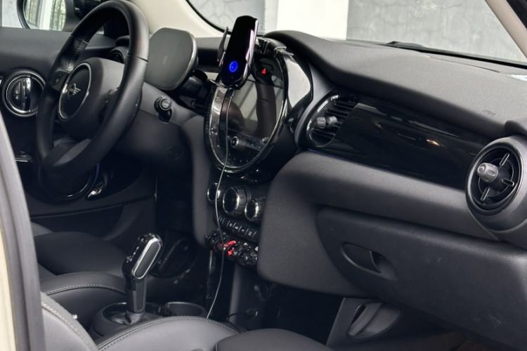 Used MINI 2022 1.5T COOPER Classic Edition Five-Door Version Gear Lever
