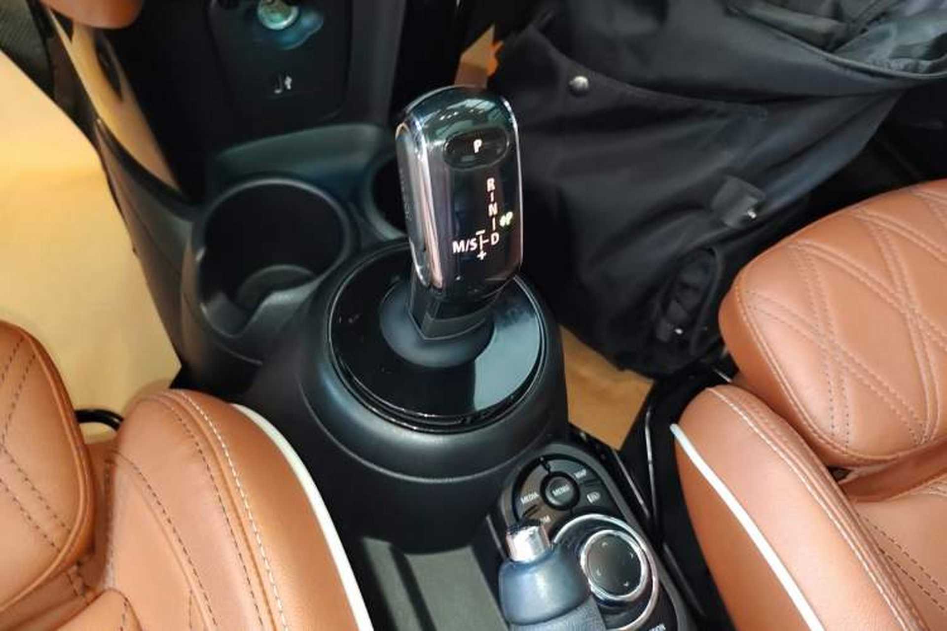 Used MINI 2022 Updated 1.5T COOPER Artist Five-Door Edition Gear Lever