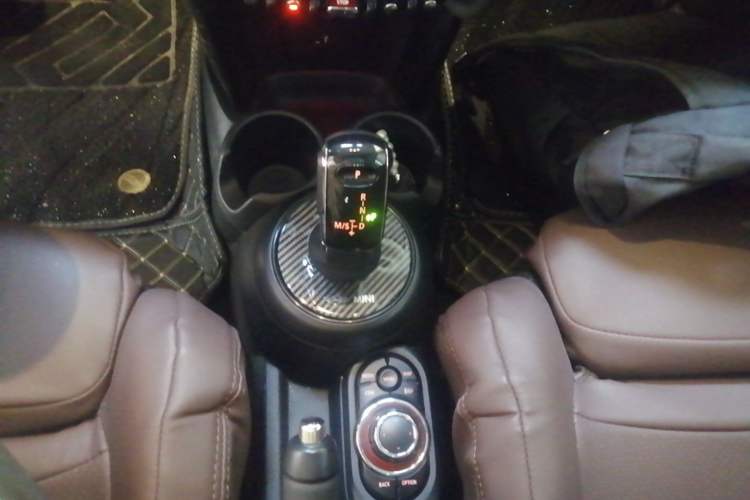 Used MINI 2022 1.5T COOPER Classic Edition Five-Door Version Gear Lever